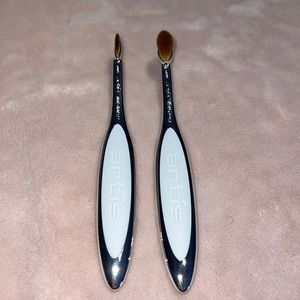 Artis makeup brushes
